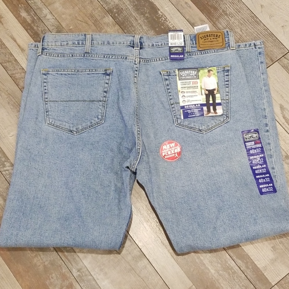 Signature Levi Strauss Jean's Size 40 X 32 NWT